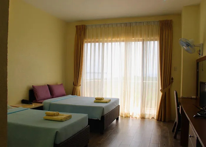 Queens Island Golf And 3* Medellin