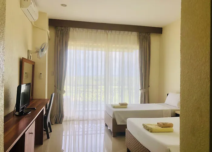 Queens Island Golf And 3* Medellin